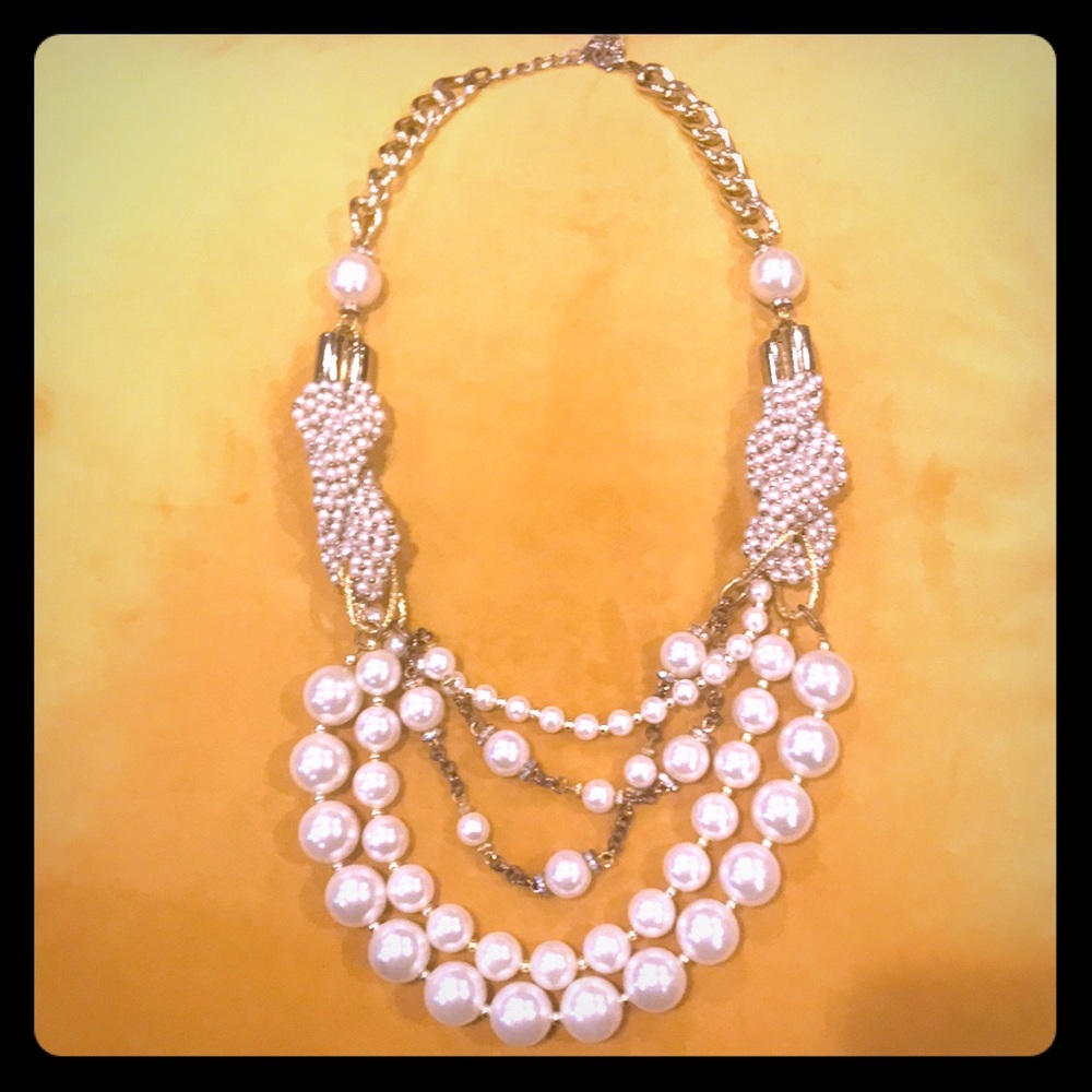 Pearl like necklace